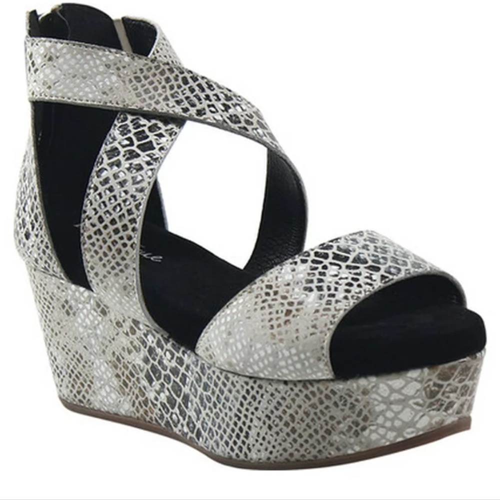 Diba True Busta Move Wedge Sandals Size 7M